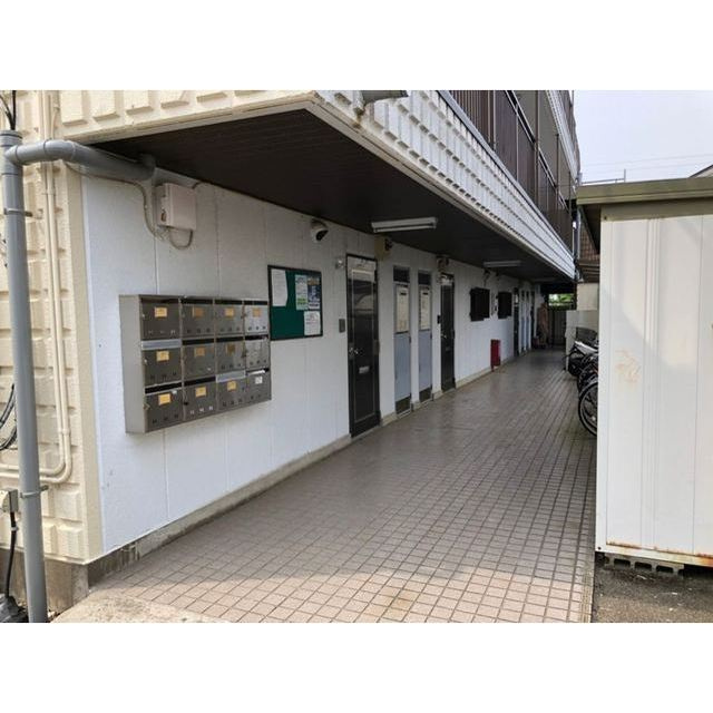シャンブル　柏のエントランス