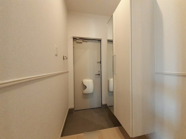 ヒカルサ富山水橋の玄関