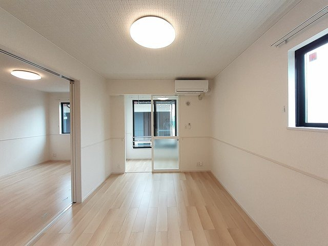 ヒカルサ富山水橋の居間・リビング