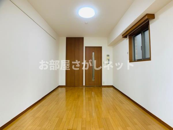 イーストコート芝【おとり物件なし】#学生・社会人にオススメ！初期費用分割払いOK！の居間・リビング