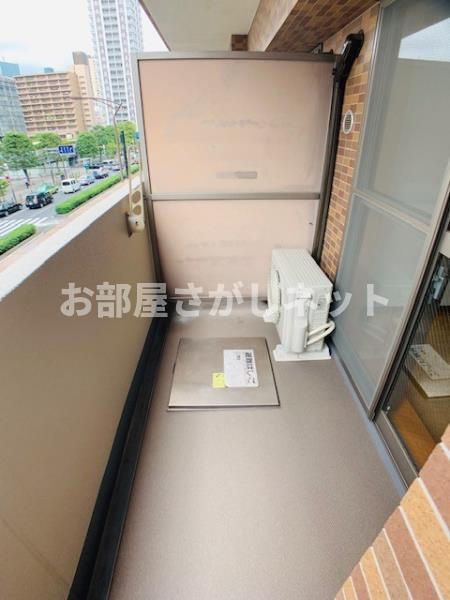 イーストコート芝【おとり物件なし】#学生・社会人にオススメ！初期費用分割払いOK！のバルコニー