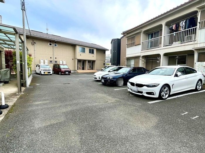 アークＴＯＷＡの駐車場