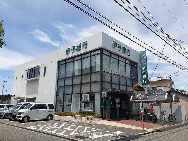 トリアングルムの周辺|伊予銀行和気支店様まで550m