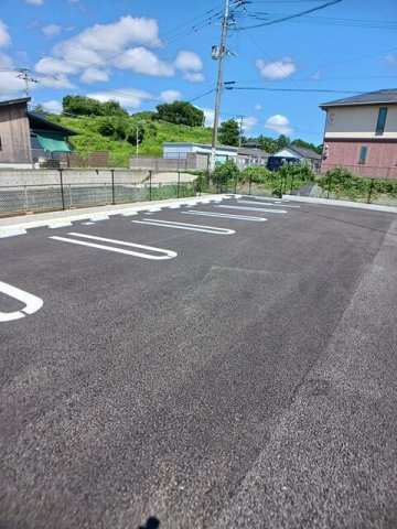 グラン　ルミエール　Ⅱの駐車場