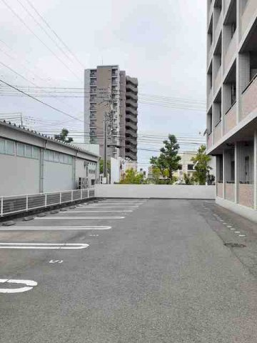 ヴィヴァーチェ東石井の駐車場