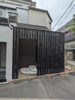 【エントランス】 | ハウス霞町１階 | 隠れ家的な１軒屋の１階です