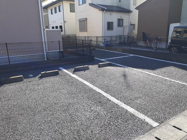 アヴェニールの駐車場