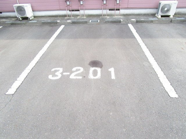 北斗ハイツⅢの駐車場