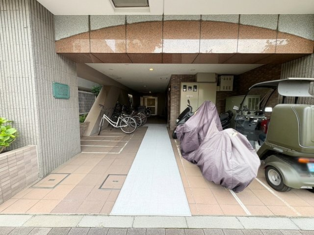 ドムール三ノ輪のエントランス|【エントランス】マンションのエントランスは、その物件の印象を決める、顔とも言える場所です。毎日通る場所ですからきれいなのが一番です。