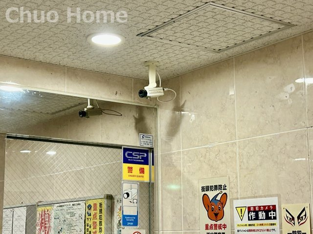 ドムール三ノ輪の防犯設備|【防犯カメラ】何かあった時の大事な証拠になることももちろんなりますが、防犯というくらいですので大事なのは防犯カメラがあることによって抑止力につながることですよね。