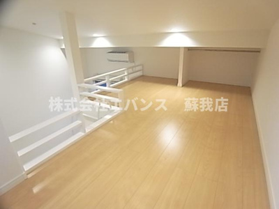 【寝室】 | コンフォール千葉 | 広くて明るい寝室