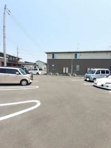 ボヌール・ジェイ　Ⅱの駐車場|駐車場に車を止められます
