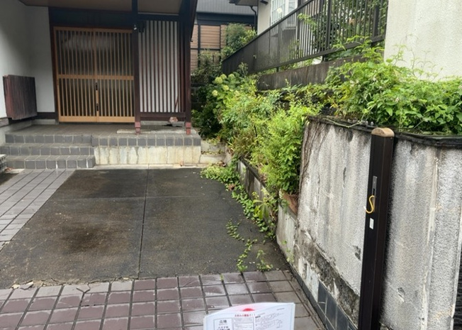 【外観】 | 土地を買う際、住む地域の自治体や福祉の補助制度にも注目してみましょう。子供や老人の医療補助やゴミ出しのルールなど、自治体によってルールに大きな違いがあるため、暮らしやすい土地で判断するとよいでしょう。
