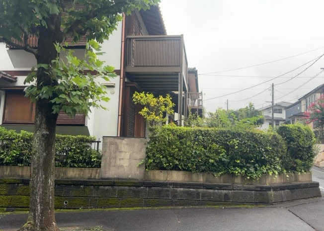 【外観】 | 物件の詳細については、現地を見てわかること以外に、役所や法務局などで調べないとわからないことがあります。そのため、現地に行く場合は、もしこの物件を買ったらどのような生活ができるかをイメージしましょう。