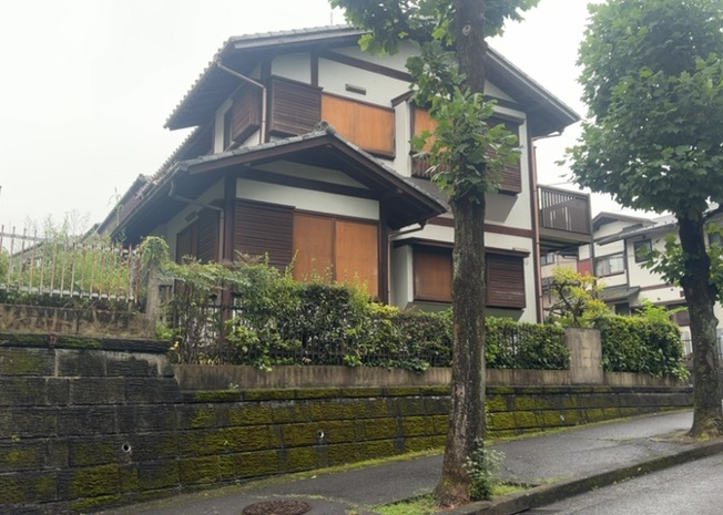 【外観】 | 土地購入を検討されている場合、境界杭がない状態で購入してしまうと境界確定測量をする必要があり、費用がかかります。購入の前に、売主、隣土地所有者立ち合いのもと境界を確定し境界杭を設置するのがベストです。