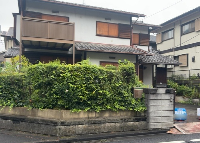 【外観】 | 人が暮らすうえで日光は大切な要素となります。日当たりの良さは譲れないポイントですね。併せて近くに大きな建築物の建築予定がないか、あるいはそれが可能な土地が近くにないか事前に確認することもお勧めします。