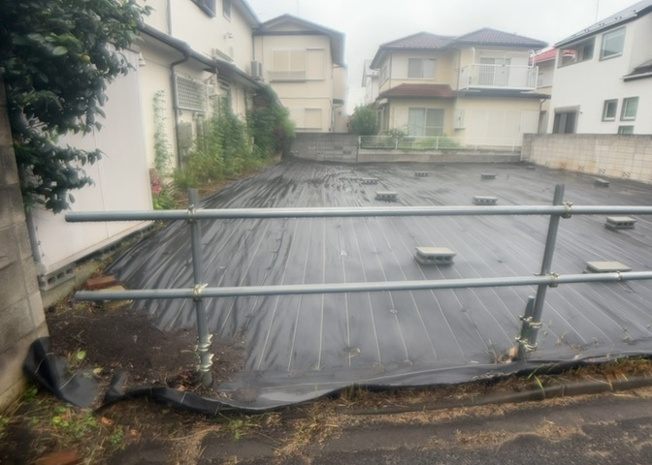 【外観】 | 土地の形が極端に長細かったり、狭小地、あるいは道路との高低差がある傾斜地だった場合、後々売ろうとしても買い手がつかない場合もあります。後々、売却することになった時に価値の下がらない土地を選びましょう。