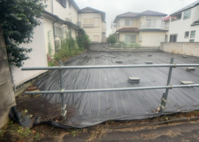 【外観】 | 土地を買う際、住む地域の自治体や福祉の補助制度にも注目してみましょう。子供や老人の医療補助やゴミ出しのルールなど、自治体によってルールに大きな違いがあるため、暮らしやすい土地で判断するとよいでしょう。