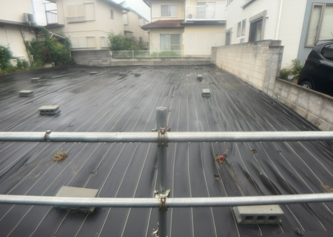【外観】 | 土地の前の道路に消火栓が設置されていることがあります。この場合、道路交通法第45条第1項により、駐車禁止の場所が指定されています。そのため、車庫などの駐車スペースをつくることができない場合があります。