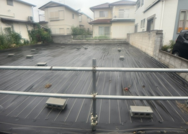 【外観】 | 現地に行くなら、物件の周囲の地形がどうなっているかを見ることも大切です。周辺より低くなっている土地では、大雨などで水が集まりやすいため、地盤が弱くなっているということも考えられるため、注意が必要です。