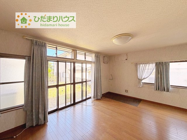 【寝室】 | 常総市豊岡町丁　中古戸建 | ゆとりのある主寝室！ご家族全員で寝れちゃいます♪