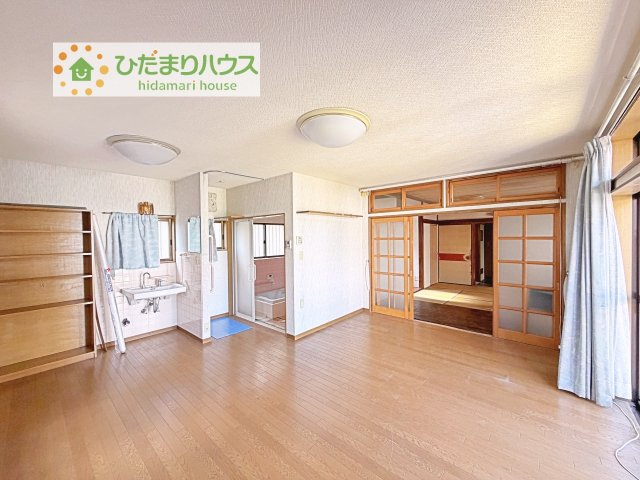【寝室】 | 常総市豊岡町丁　中古戸建 | 広めの主寝室は、ベッドの他にもパソコンデスクやドレッサーなども置けちゃいます(*^-^*)