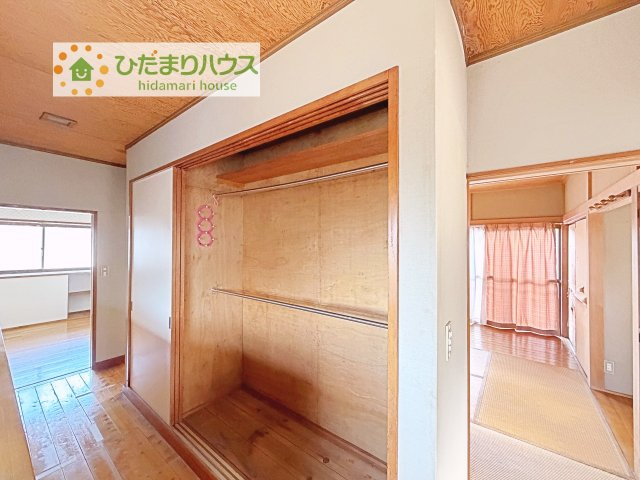 【収納】 | 常総市豊岡町丁　中古戸建 | 家族みんなで共同で使える便利な廊下収納！