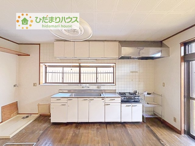 【キッチン】 | 常総市豊岡町丁　中古戸建 | 備え付け収納で、スッキリお片付け！