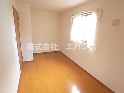 【寝室】 | フラワーヒルズ２号館 | 開放的な寝室です