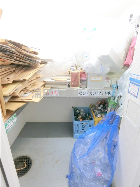 INUNEKO　HILLS　ROKUGODOTEのその他共用部分|曜日時間関係なくゴミ捨て可能な敷地内ゴミ捨て場