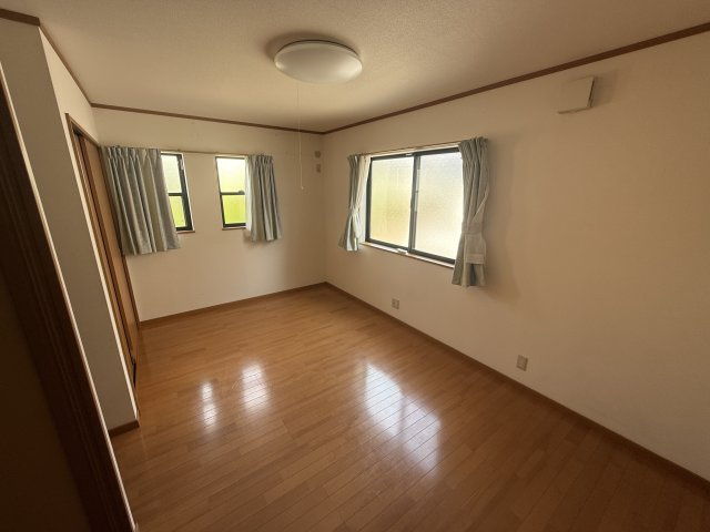 米野木町北山貸家Ⅱの洋室|1階洋室8帖