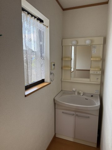 米野木町北山貸家Ⅱの洗面所|2階洗面台