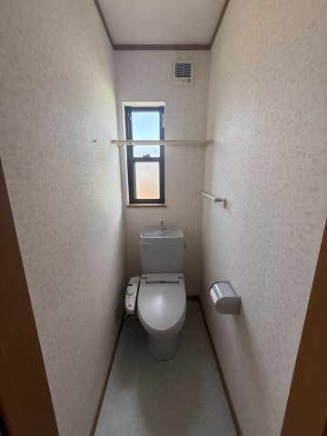 米野木町北山貸家Ⅱのトイレ|2階トイレ