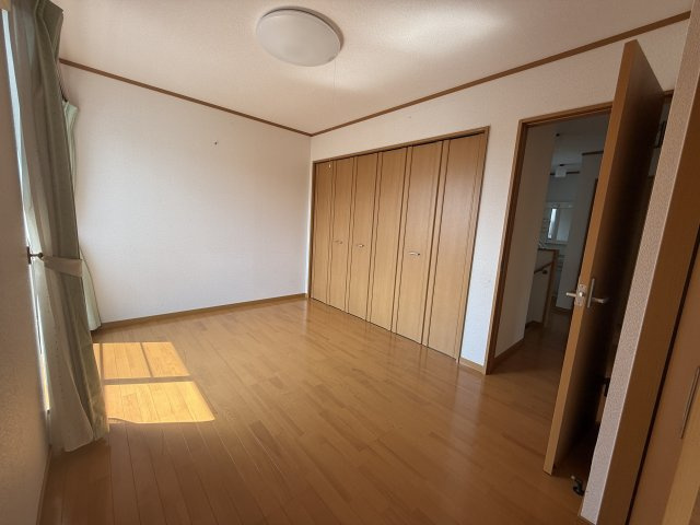 米野木町北山貸家Ⅱの洋室|2階中
