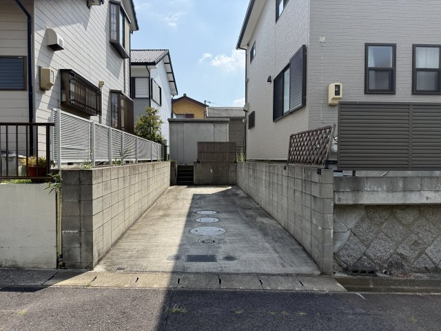 米野木町北山貸家Ⅱの駐車場|縦列2台可