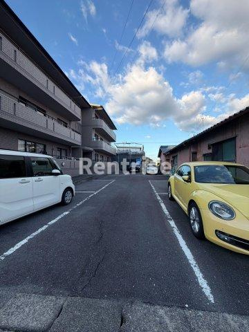 ジュノーピア宮後の駐車場