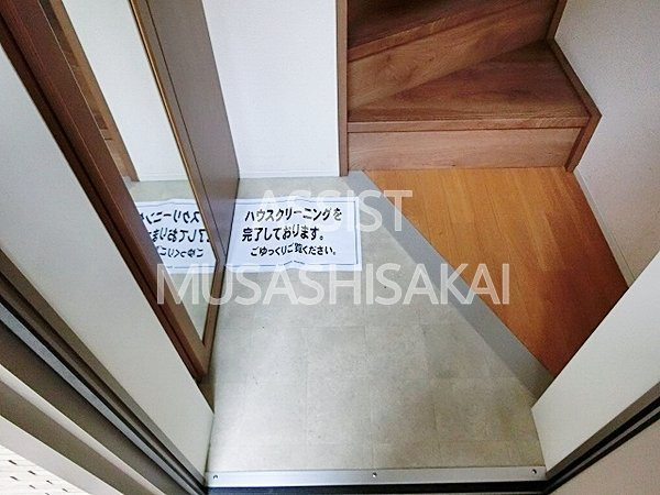 ラシーネはけの森の玄関