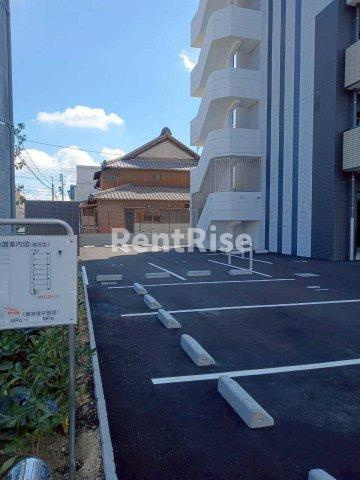 プレサンス尾張一宮ジュレアの駐車場