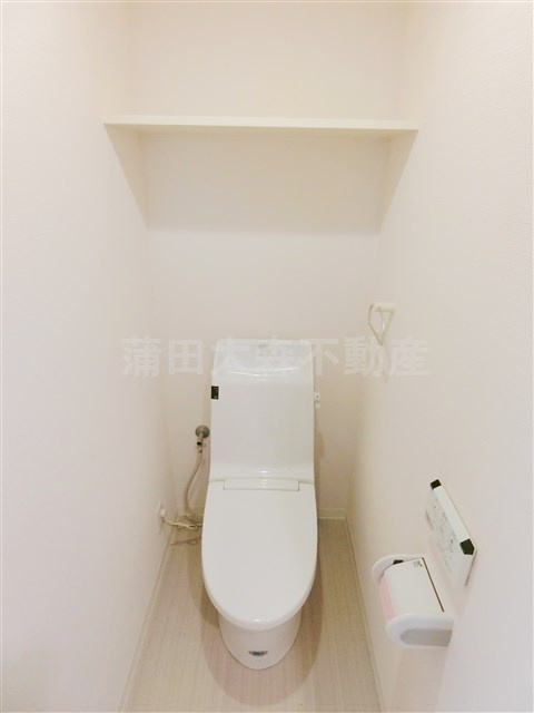 GLANZグランツのトイレ|棚収納に温水暖房便座付きのトイレ