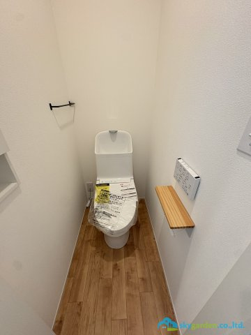 鎌倉市腰越5丁目　新築戸建　全1棟のトイレ|清潔感のあるトイレです