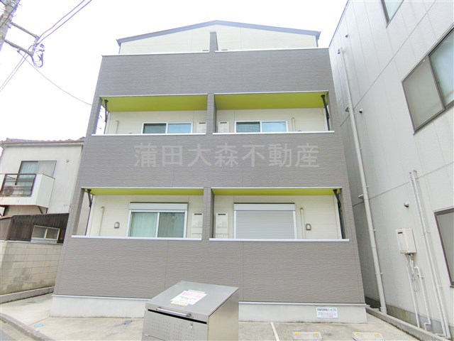 ラファライズの外観|2018年3月築　木造地上3階建て総戸数9戸の人気賃貸アパート
東京都大田区本羽田2丁目　京急空港線糀谷駅徒歩12分