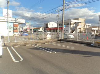 【駐車場】 | グレイスヒルズⅢ | 駐車場があるので、車を買う予定の方も安心です
