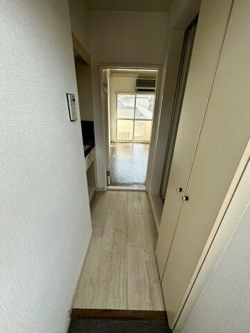メゾンさくらの玄関