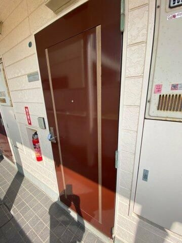 メゾンさくらの玄関
