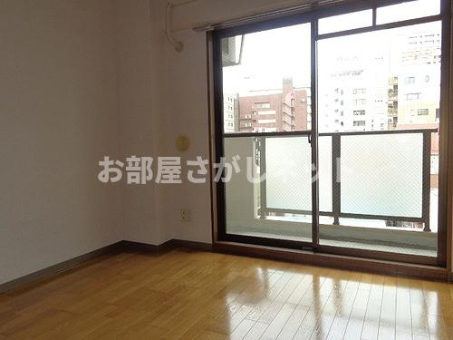 桜木町堂ノ下マンション【おとり物件なし】#学生・社会人にオススメ！初期費用分割払いOK！の居間・リビング|洋室　※2015年4月撮影