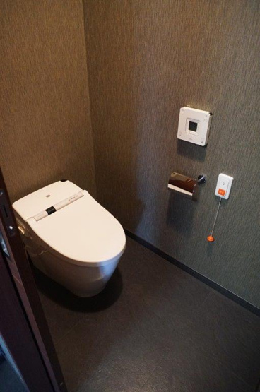 【トイレ】 | アメニティ石山寺リバープレミア | ゆったりとした空間のトイレです