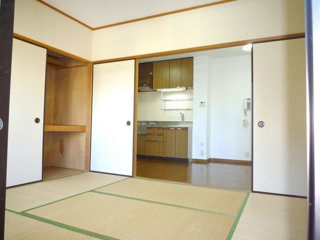 【寝室】 | アーバンビュー本川越 | 広くて明るい寝室