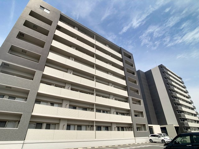 直方市大字下新入の賃貸マンションの外観