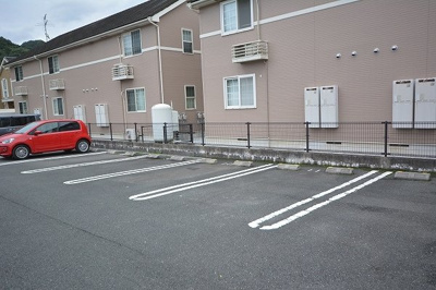 【駐車場】 | メイブリーズ | カースペースがあります