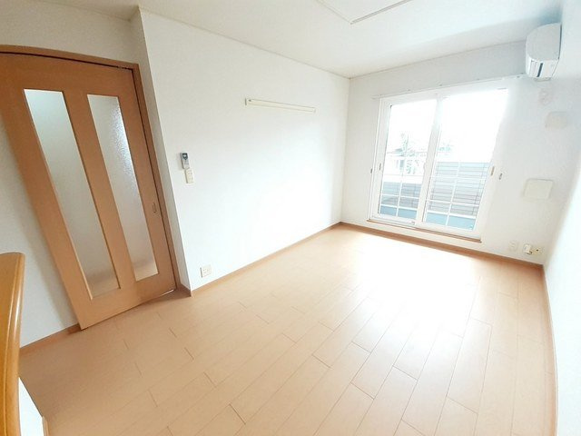 【居間・リビング】 | ソレイユ元町Ⅱ　Ｂ | ゆったりとした居間です